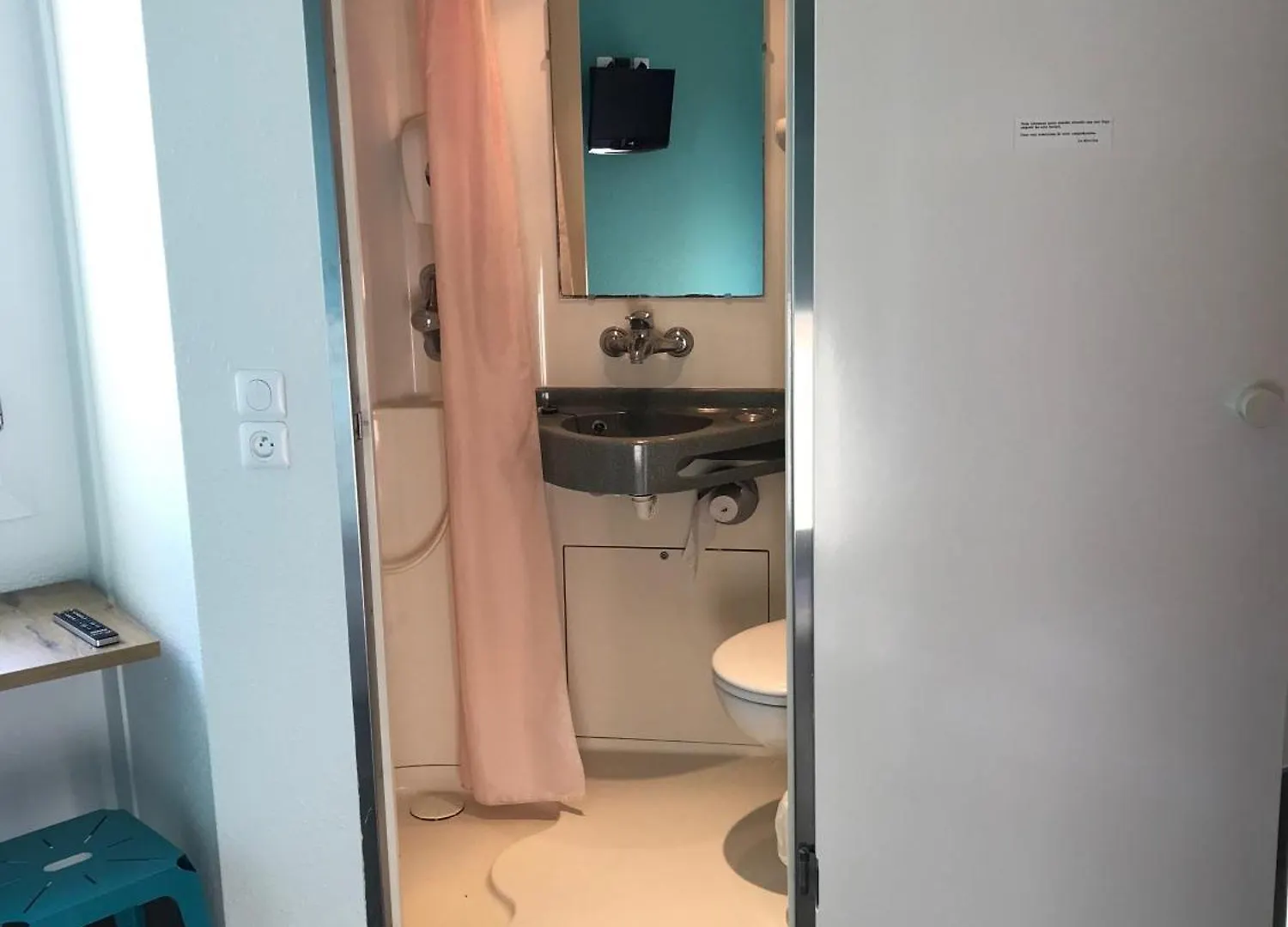 Hotel Hotelf1 Igny Massy Tgv França
