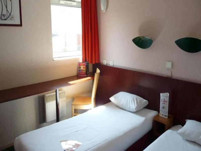 Hotelf1 Igny Massy Tgv Hotel Igny (Essonne)