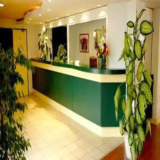 Hotel Hotelf1 Igny Massy Tgv França